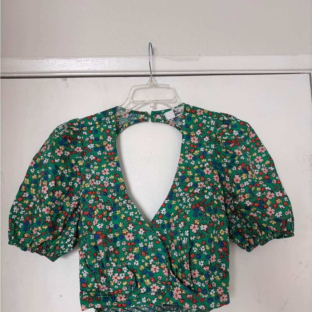 Green Puff Sleeve Crop Blouse with Cut-Out